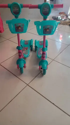 Vende-se 2 Patinetes em perfeito estado os 2 por R$200,00