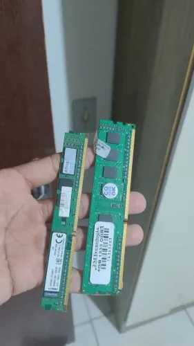 Duas memórias RAM 4GB DDR3