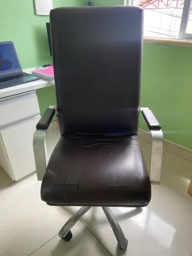 Vendo Cadeira de escritório presidente