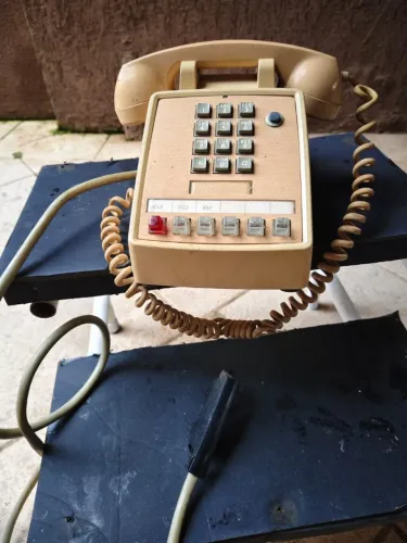 Telefone Antigo Multilinhas Retrô Vintage Teclado e Teclas Hold