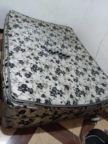 Cama de casal de Molas Bonnel<br><br>WhatsApp para contato *<br>Entregamos