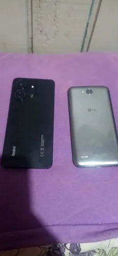  Vendo dois telefones uma está com tela trincada mas funciona outro parou de carregar