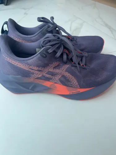 ASICS Novablast 5 - TAM 40