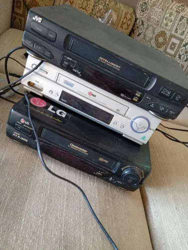 3 VÍDEOS CASSETES POR 100 REAIS