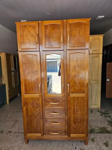 Guarda roupa de pinho usado