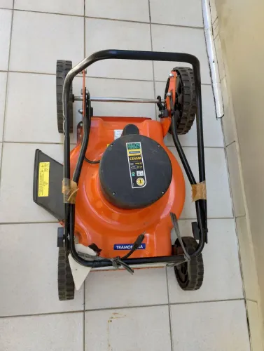 Cortador de grama carinho