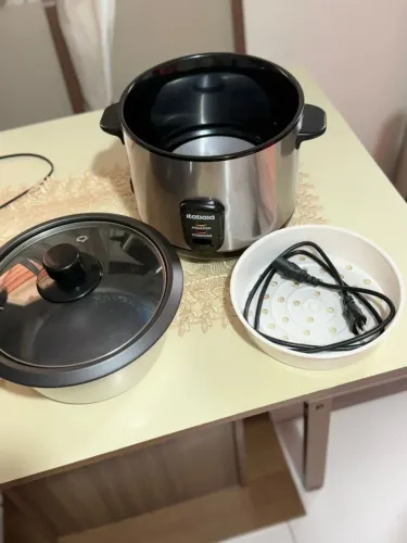 Vende - se uma panela de arroz