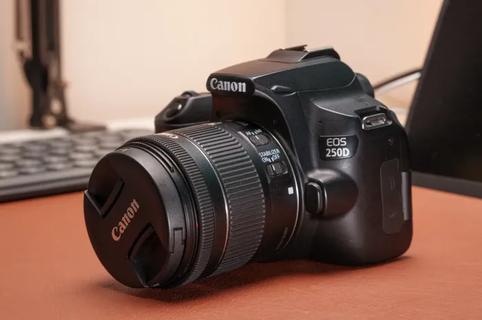 Canon SL3