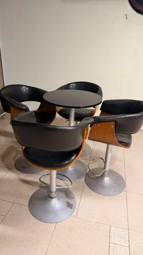 Banqueta alta com encosto