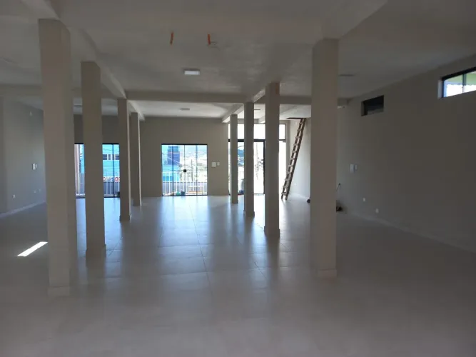 Aluga-se sala comercial em Colombo 