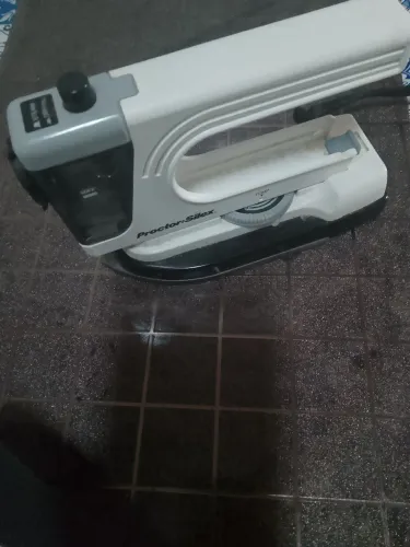 Ferro de passar roupa a vapor