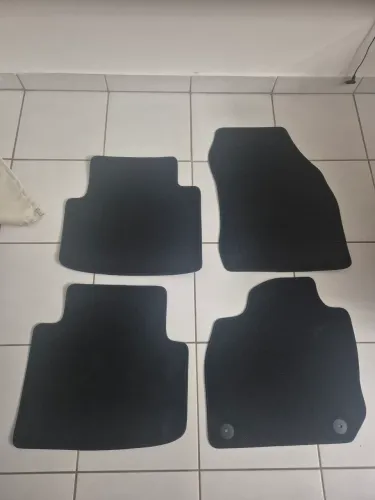 Vendo tapetes originais Tcross zerados