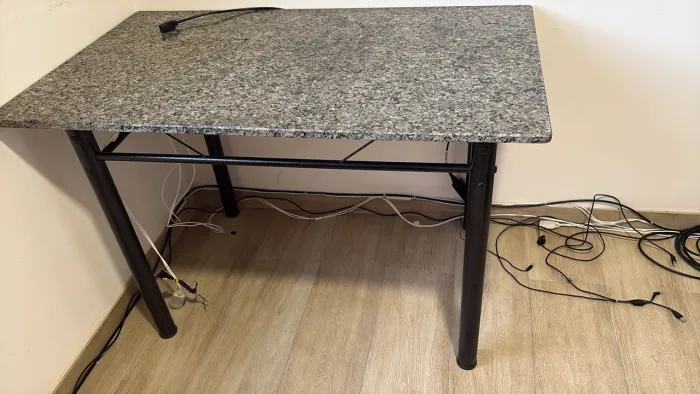 Mesa com tampo de granito 120x70