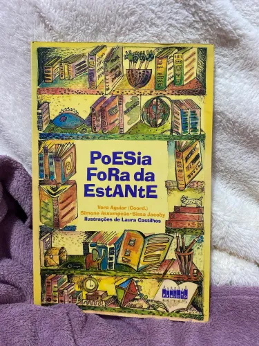 Poesia Fora da Estante - poucas marcas de uso
