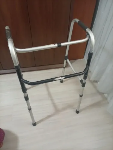 Andador para idoso/ adulto