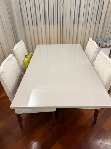 Mesa off-White 1,80m com 4 cadeiras