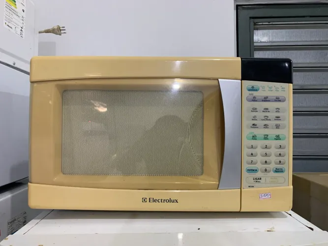 MICROONDAS SEMI NOVO