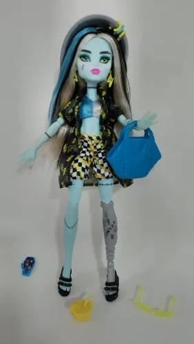 Boneca monster High Frankie Stein Scare- Adise G3 Mattel leia a descrição.
