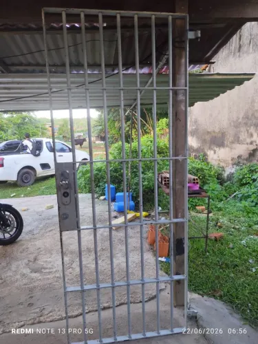 Portão de aço reforçado