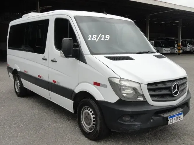 Van M. Benz Sprinter 415 Ano 18/19 16 Lugares Ar Gelando e Único Dono.