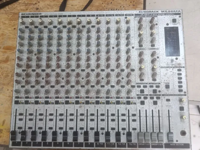 Mesa de som eurohack MX 2642a