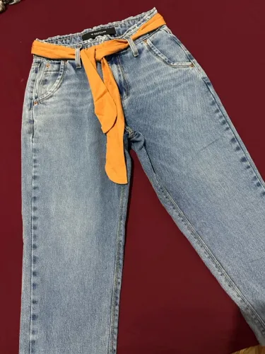 Vendo calça jeans com cinto