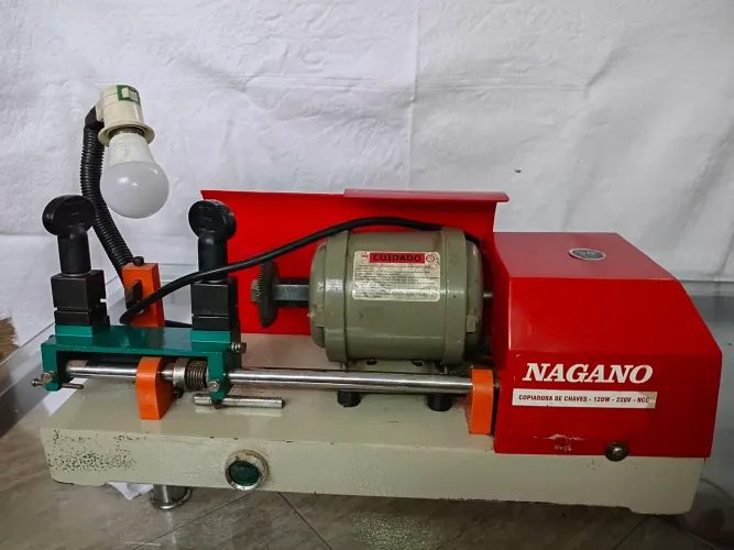 Máquina de cortar chave e yale