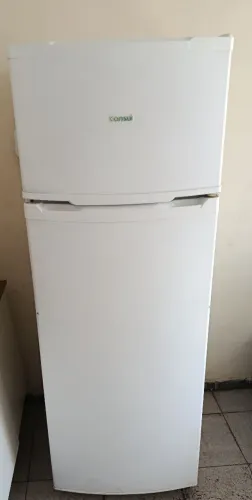 Vendo geladeira Eletrolux em ótimo estado.