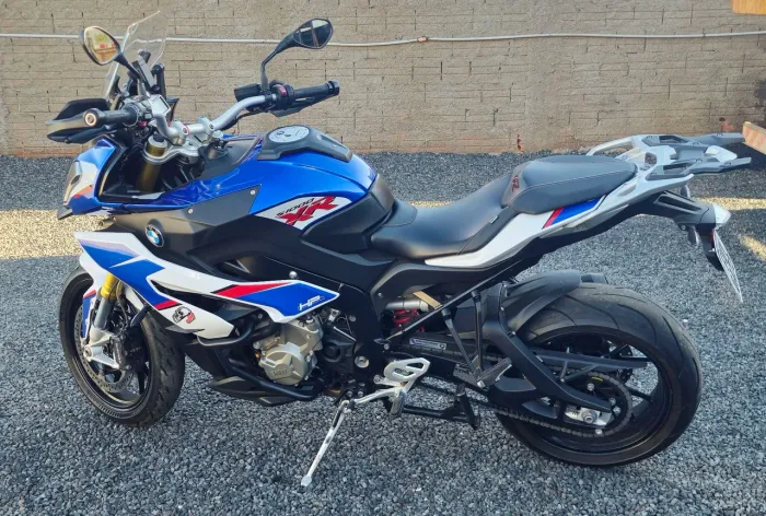 Moto impecável