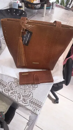 Bolsa de couro.