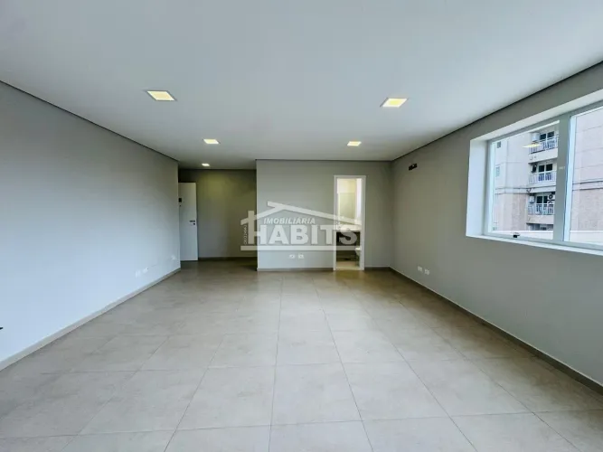 CONJUNTO/SALA/LOJA para alugar com 56m² por R$ 2.000,00 no bairro Campo Comprido - CURITIB
