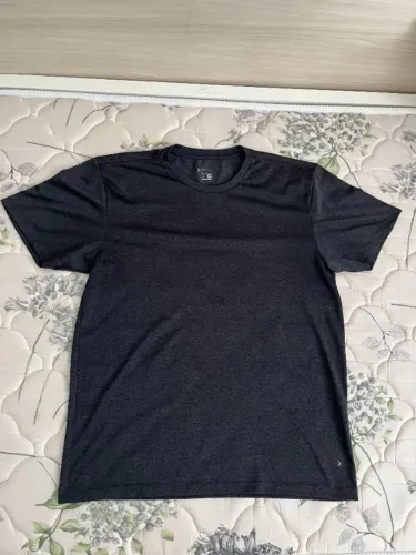 Vendo camiseta cinza escuro tamanho M