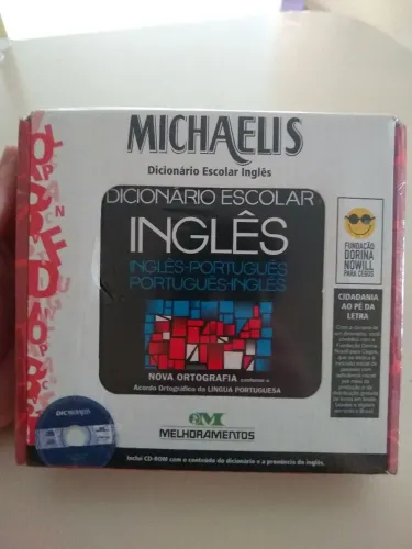 Conjunto Dicionário de Inglês Michaelis com Livro do Idioma