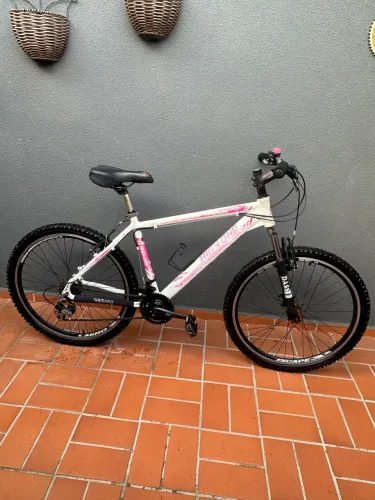 Bicicleta High One Strong