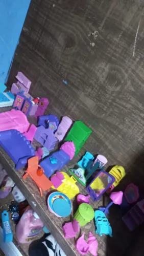 Lote com brinquedos móveis em miniatura