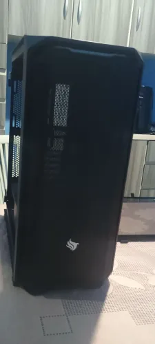 Gabinete mid-Tower Pichau com 5 fans RGB, fita leta e controladora 