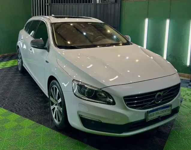 Volvo V60 T-5 Momentum 2.0 245cv 5P 2016