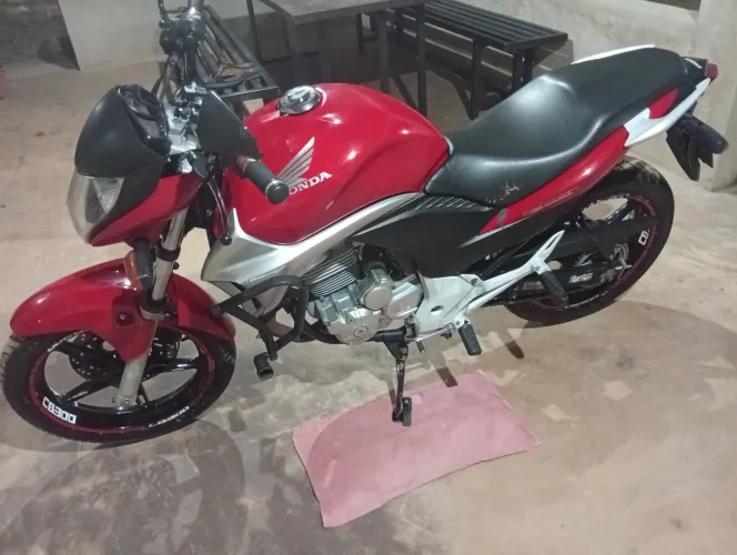 Vende-se CB300R 2011 R$10.500,00