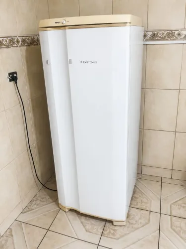 Geladeira usada mais funcionando , motivo comprei outra 
