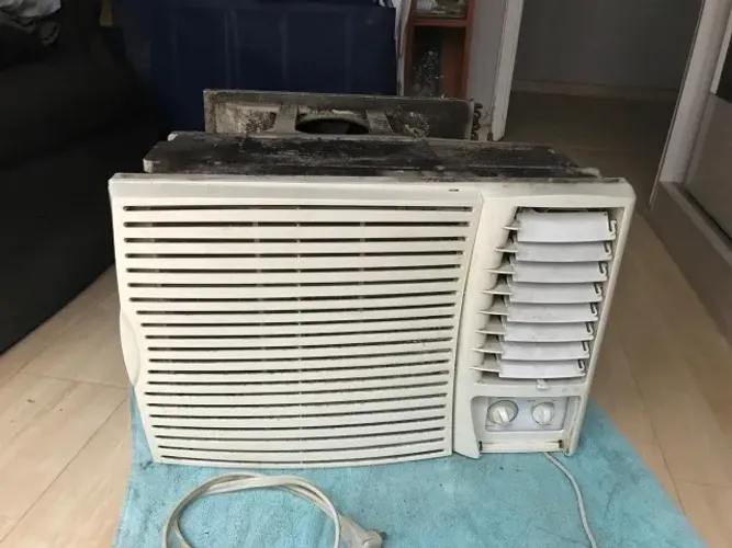 Ar Condicionado Springer Silentia 10.000 BTU Quente e Frio 220V