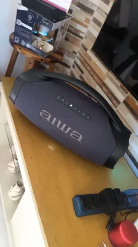 Vendo caixa de som boombox aiwa azul com lede excelente quase não uso .
