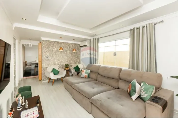 Ampla Casa Térrea com 4 Suítes com banheira e espaço Gourmet no Jardim Virgínia Bianca  Sã