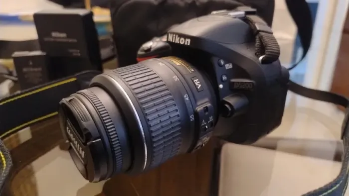 Máquina fotográfica DSLR Nikon 5200 nova com 1708 cliques! 
