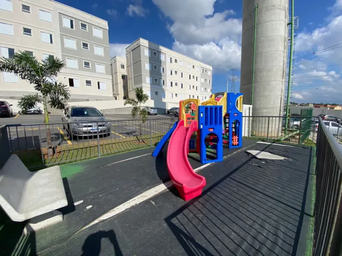 Alugo Ap, sem a mobilia (incluso armario do banheiro e balcao da pia da cozinha)