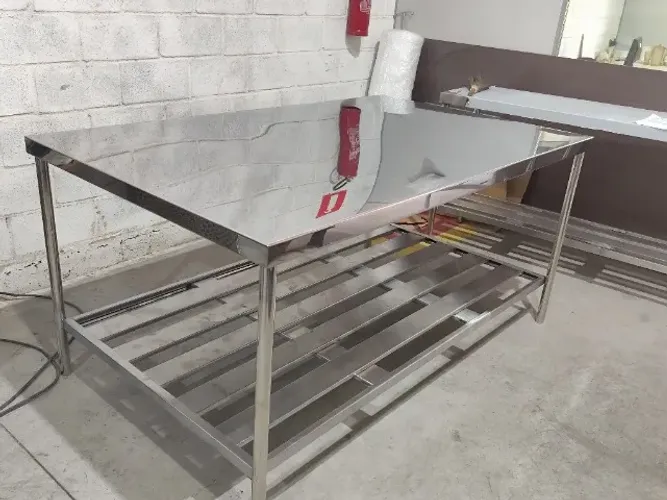 Mesa inox 2,80×0,70×0,90 com prateleira (tampo 22#) 