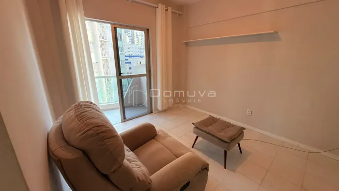 Locação Anual, Avenida Brasil em Balneário Camboriú 1 Quarto Sacada Andar Alto