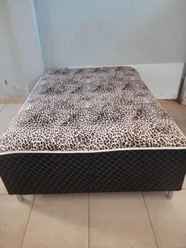 Cama casal BOX acoplada.