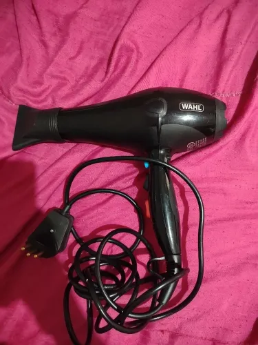 Secador marca wAHL novo