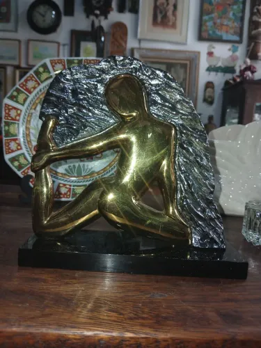 Escultura em Bronze Figura Feminina