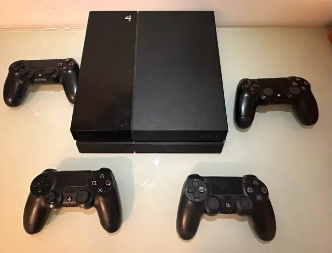 PS4 + 4 controles originais